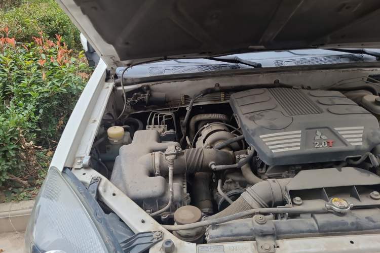 Used Haval H5 Classic 2015 2.0T Manual 4x4 Prestige Version Engine Bay Right