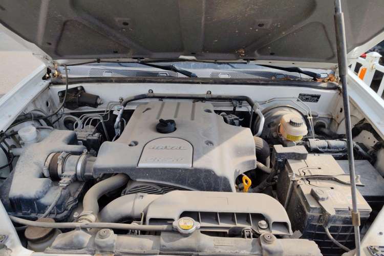 Used Haval H5 Classic 2015 2.0T Diesel Manual 4x4 Ambition Model Engine Bay