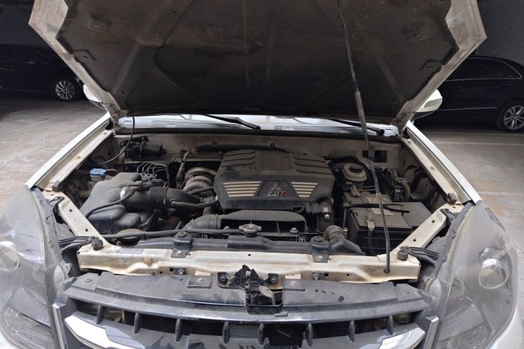 Used Haval H5 Classic 2015 2.0T Manual 4x4 Prestige Version Engine Bay