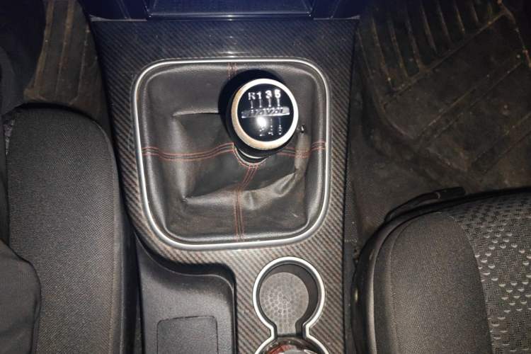Used Haval H5 Classic 2015 2.0T Manual 4x4 Advanced Trim Gear Lever