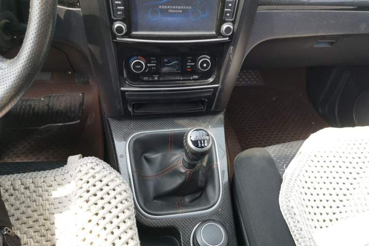Used Haval H5 Classic 2015 2.0T Manual Two-Wheel Drive Advanced Version Gear Lever