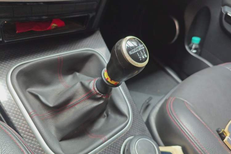 Used Haval H5 Classic 2015 2.0T Manual Two-Wheel Drive Elite Version Gear Lever