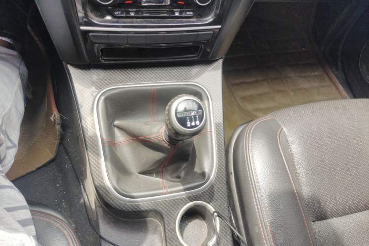 Used Haval H5 Classic 2015 2.0T Manual Two-Wheel Drive Elite Version Gear Lever