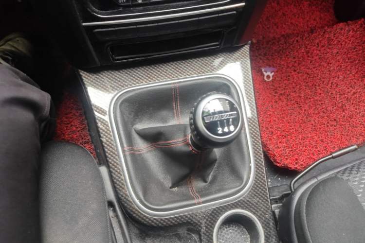 Used Haval H5 Classic 2015 2.0T Manual Two-Wheel Drive Advanced Version Gear Lever