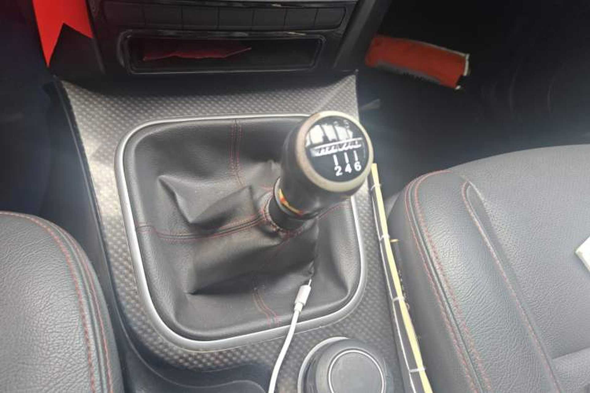 Used Haval H5 Classic 2015 2.0T Manual Two-Wheel Drive Elite Version Gear Lever