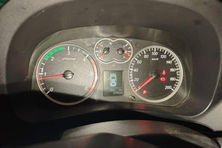 Used Haval H5 Classic 2015 2.0T Diesel Manual Two-Wheel Drive Entry-Level Version Instrument Cluster