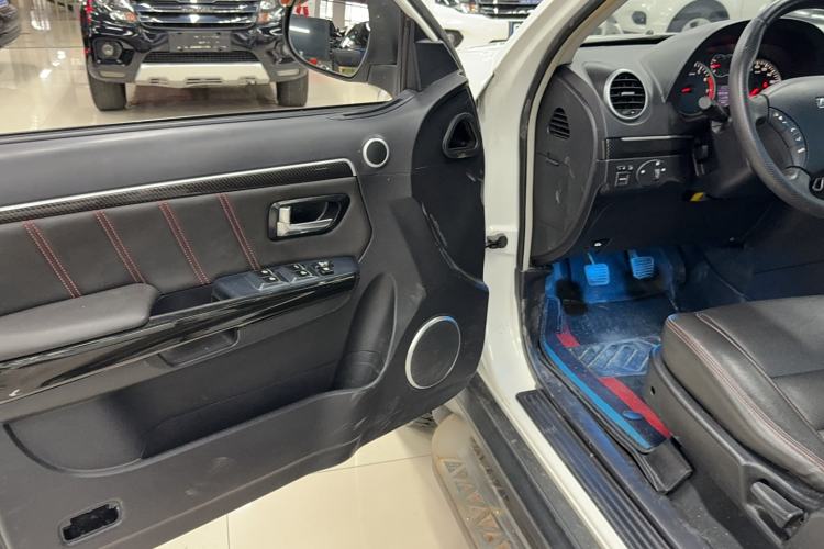 Used Haval H5 Classic 2015 2.0T Manual 4x4 Elite Edition Interior 2