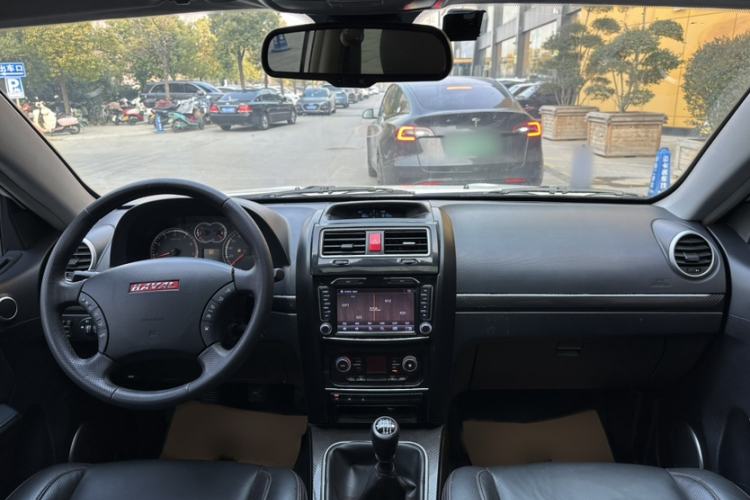 Used Haval H5 Classic 2015 2.0T Manual 4x4 Prestige Version Interior 3