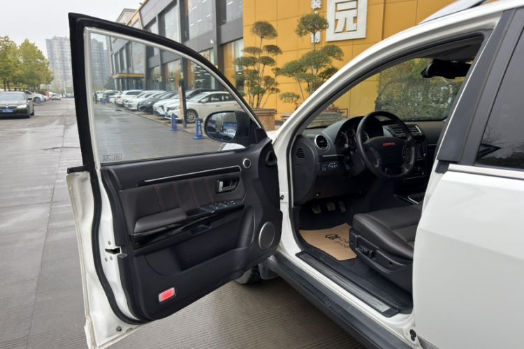 Used Haval H5 Classic 2015 2.0T Manual 4x4 Prestige Version Interior 3