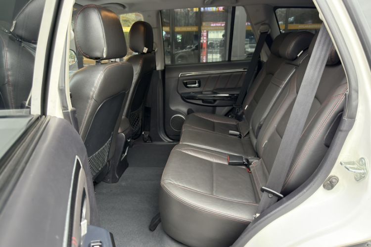 Used Haval H5 Classic 2015 2.0T Manual 4x4 Prestige Version Interior 4