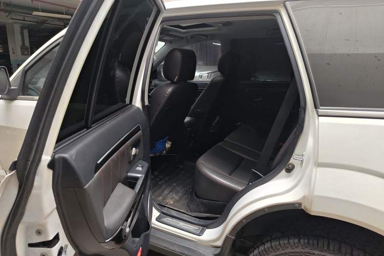 Used Haval H5 Classic 2015 2.0T Manual 4x4 Prestige Version Interior 4
