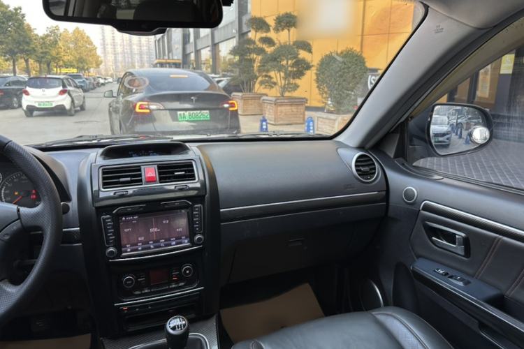 Used Haval H5 Classic 2015 2.0T Manual 4x4 Prestige Version Interior 5