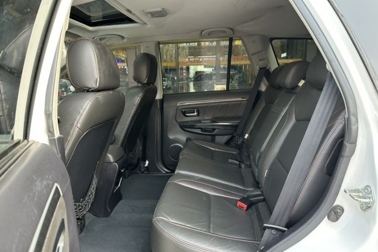Used Haval H5 Classic 2015 2.0T Manual 4x4 Prestige Version Interior 6