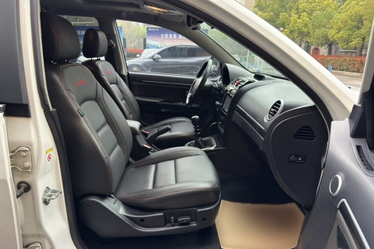 Used Haval H5 Classic 2015 2.0T Manual 4x4 Prestige Version Interior 6