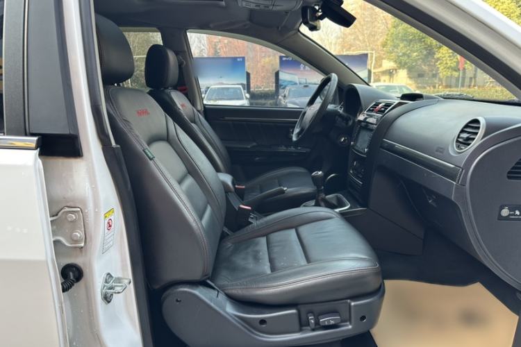 Used Haval H5 Classic 2015 2.0T Manual 4x4 Prestige Version Interior 7