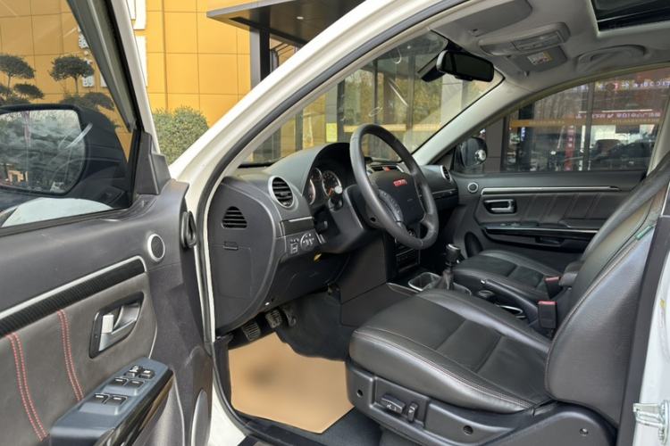 Used Haval H5 Classic 2015 2.0T Manual 4x4 Prestige Version Interior 8