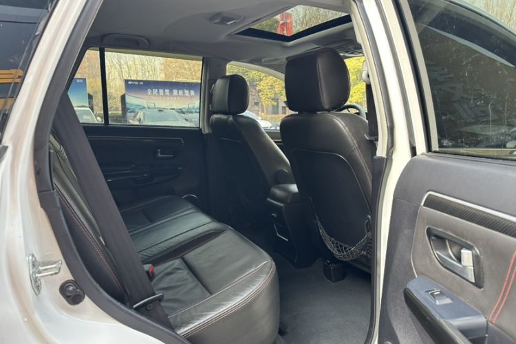 Used Haval H5 Classic 2015 2.0T Manual 4x4 Prestige Version Interior 9