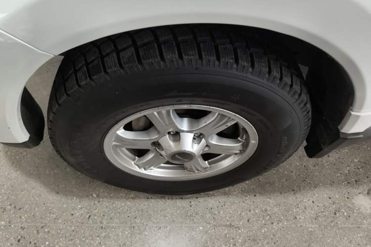 Used Haval H5 Classic 2015 2.0T Manual 4x4 Elite Edition Left Front Wheel Hub