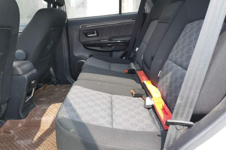 Used Haval H5 Classic 2015 2.0T Manual Two-Wheel Drive Advanced Version Left Rear Seat
