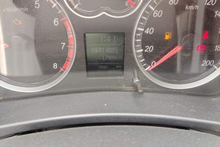 Used Haval H5 Classic 2015 2.0T Manual Two-Wheel Drive Elite Version Odometer Close Up
