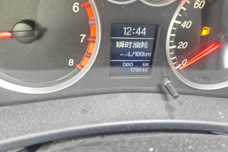 Used Haval H5 Classic 2015 2.0T Manual Two-Wheel Drive Advanced Version Odometer Close Up