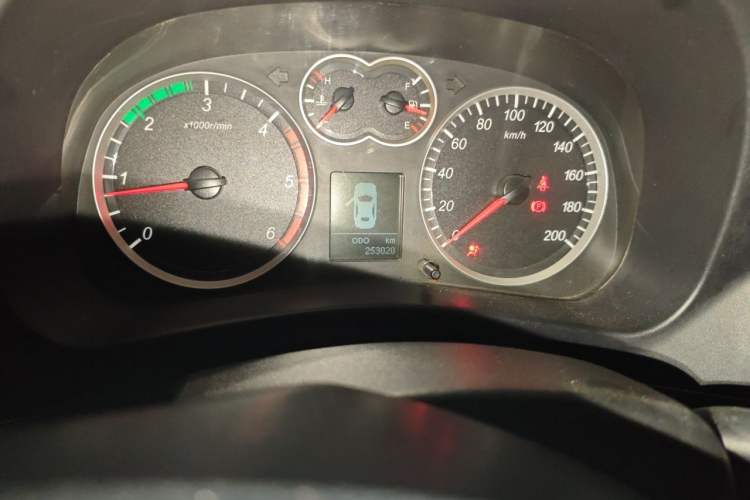 Used Haval H5 Classic 2015 2.0T Diesel Manual Two-Wheel Drive Entry-Level Version Odometer Close Up