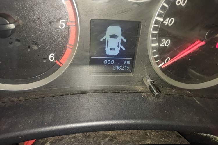 Used Haval H5 Classic 2015 2.0T Diesel Manual Two-Wheel Drive Entry-Level Version Odometer Close Up