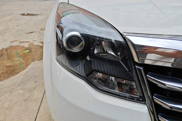 Used Haval H5 Classic 2015 2.0T Manual 4x4 Prestige Version Right Front Headlight