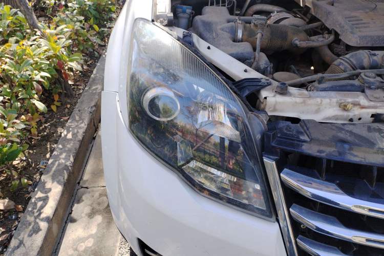 Used Haval H5 Classic 2015 2.0T Manual 4x4 Advanced Trim Right Front Headlight