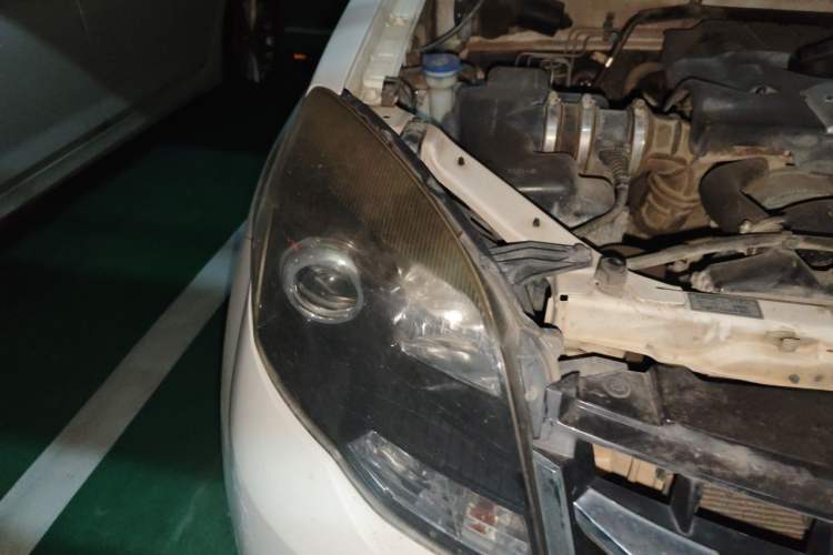 Used Haval H5 Classic 2015 2.0T Diesel Manual Two-Wheel Drive Entry-Level Version Right Front Headlight
