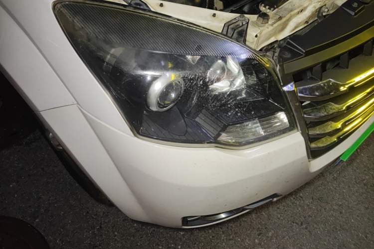 Used Haval H5 Classic 2015 2.0T Diesel Manual Two-Wheel Drive Entry-Level Version Right Front Headlight