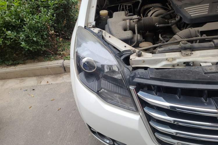 Used Haval H5 Classic 2015 2.0T Manual 4x4 Prestige Version Right Front Headlight