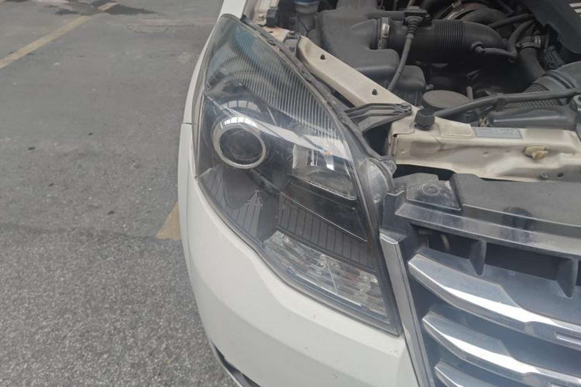 Used Haval H5 Classic 2015 2.0T Manual Two-Wheel Drive Elite Version Right Front Headlight