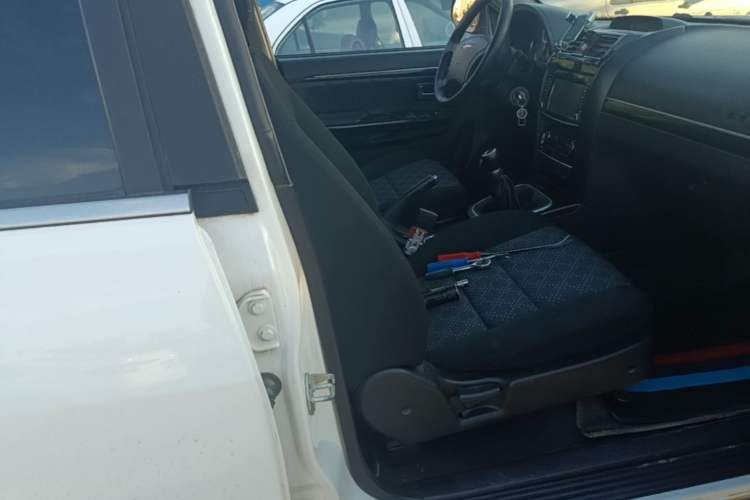 Used Haval H5 Classic 2015 2.0L Manual Two-Wheel Drive Entry-Level Trim Right Front Seat