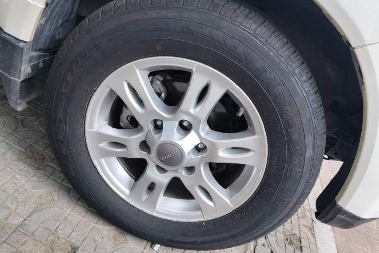 Used Haval H5 Classic 2015 2.0T Manual Two-Wheel Drive Prestige Version Right Front Wheel Hub