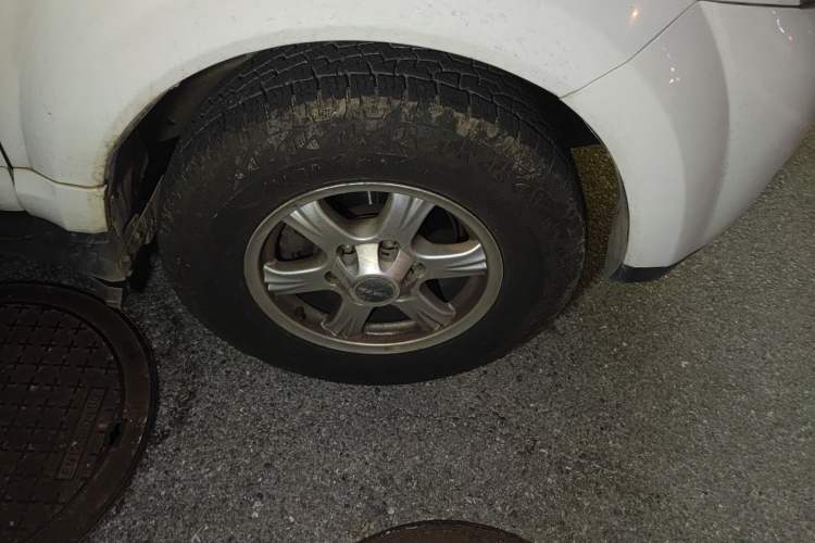 Used Haval H5 Classic 2015 2.0T Diesel Manual Two-Wheel Drive Entry-Level Version Right Front Wheel Hub