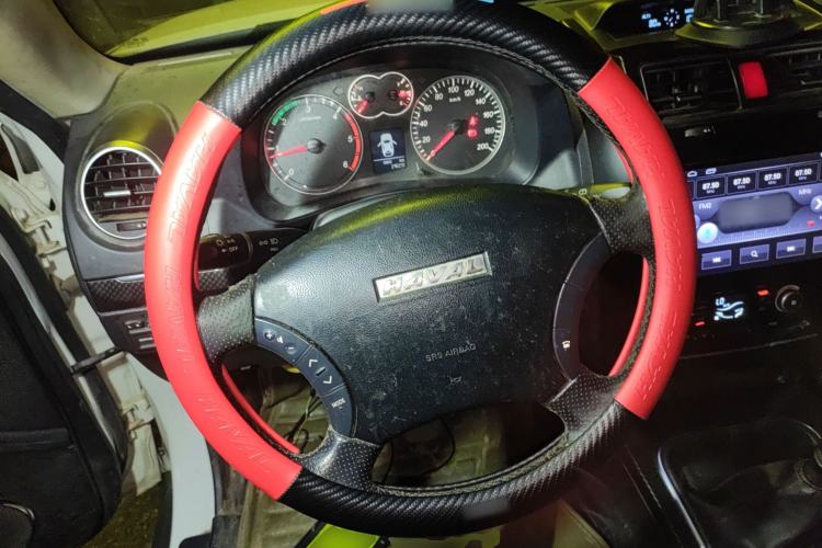Used Haval H5 Classic 2015 2.0T Diesel Manual Two-Wheel Drive Entry-Level Version Steering Wheel