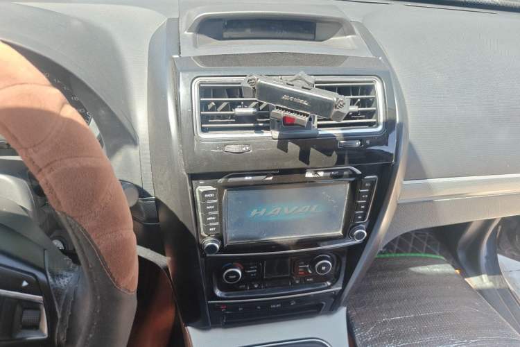 Used Haval H5 Classic 2016 Classic Edition 2.0T Manual 4x4 Elite Model Audio And AC Panel