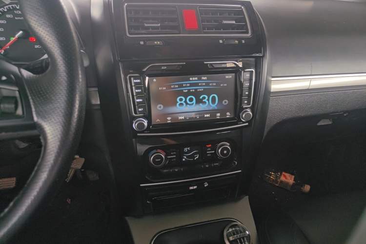 Used Haval H5 Classic 2016 Classic Edition 2.0T Manual Two-Wheel Drive Elite Model Audio And AC Panel