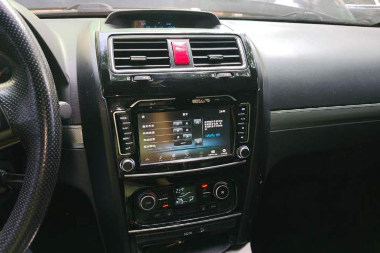 Used Haval H5 Classic 2016 Classic Edition 2.0T Manual Two-Wheel Drive Elite Model Audio And AC Panel