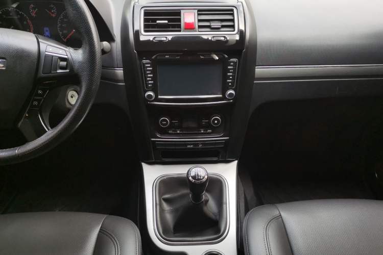 Used Haval H5 Classic 2016 Classic Edition 2.0T Manual Two-Wheel Drive Elite Model Audio And AC Panel