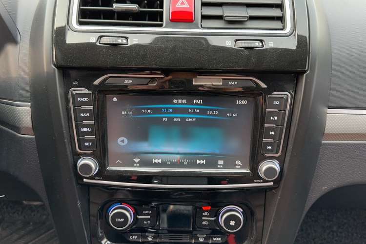 Used Haval H5 Classic 2016 Classic Edition 2.0T Manual Two-Wheel Drive Elite Model Audio And AC Panel