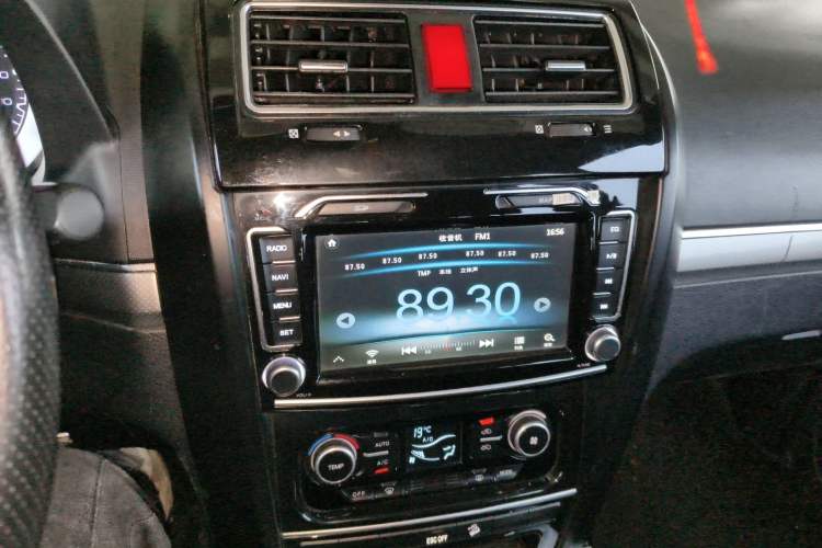 Used Haval H5 Classic 2016 Classic Edition 2.0T Manual Two-Wheel Drive Elite Model Audio And AC Panel