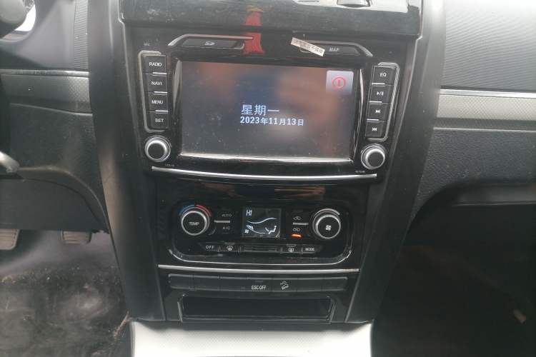Used Haval H5 Classic 2016 Classic Edition 2.0T Manual Two-Wheel Drive Elite Model Audio And AC Panel