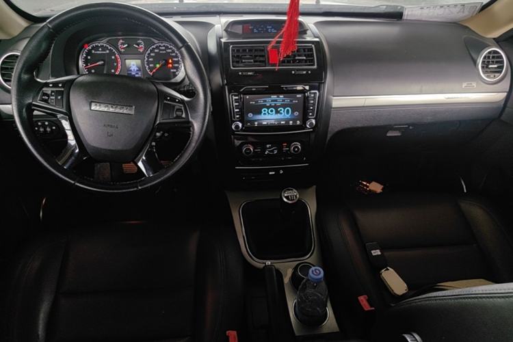 Used Haval H5 Classic 2016 Classic Edition 2.0T Manual Two-Wheel Drive Elite Model Center Console