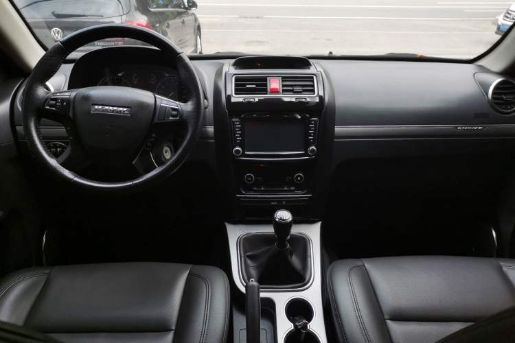 Used Haval H5 Classic 2016 Classic Edition 2.0T Manual Two-Wheel Drive Elite Model Center Console