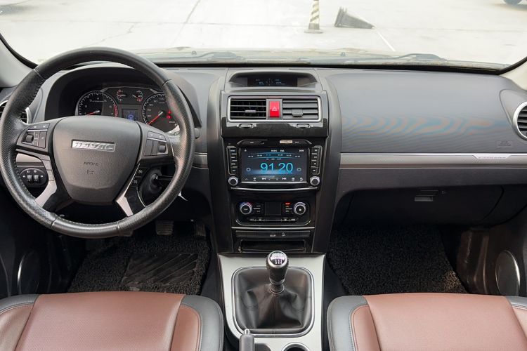 Used Haval H5 Classic 2016 Classic Edition 2.0T Manual Two-Wheel Drive Elite Model Center Console
