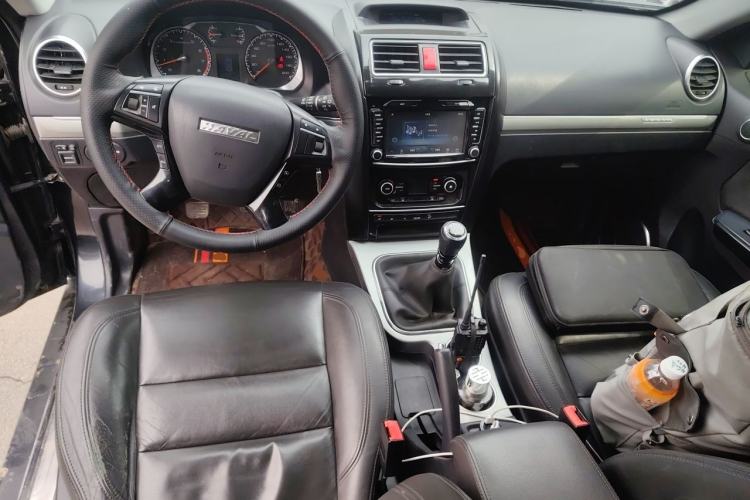 Used Haval H5 Classic 2016 Classic Edition 2.0T Manual 4x4 Prestige Model Center Console