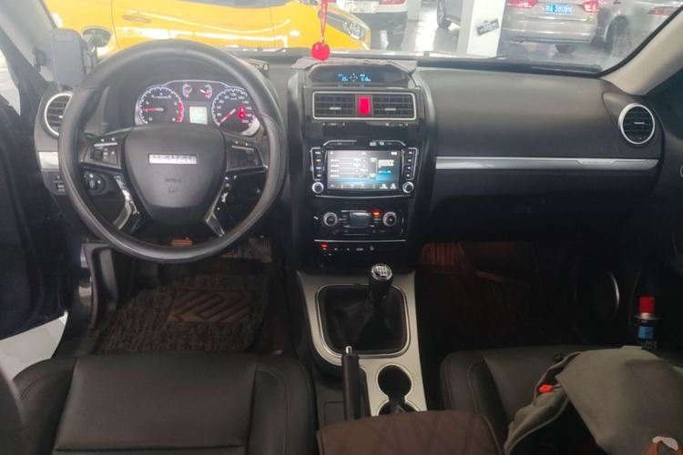 Used Haval H5 Classic 2016 Classic Edition 2.0T Manual 4x4 Elite Model Center Console