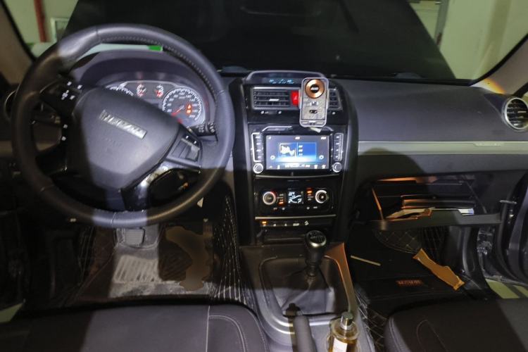 Used Haval H5 Classic 2016 Classic Edition 2.0T Manual 4x4 Prestige Model Center Console